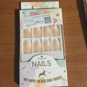 Press on nails